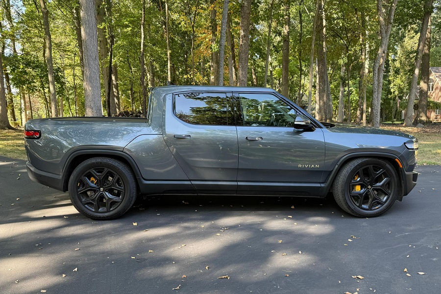 2022 Rivian R1T Adventure Edition_1